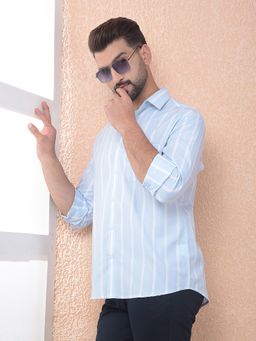 CRIMSOUNE CLUB - Men Blue Vertical Striped Slim Fit Shirt