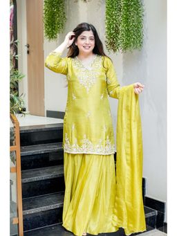 FAST FASHIONS - Yellow Embellished/Sequined V-Neck Kurti Palazzo With Dupatta