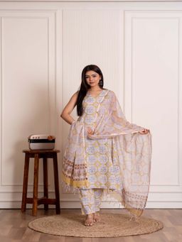 Vastara TheLabel - Yellow Printed V-Neck Kurta Pant With Dupatta