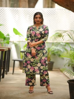 Vastara TheLabel - Black Floral Mandarin Neck Kurta With Pant