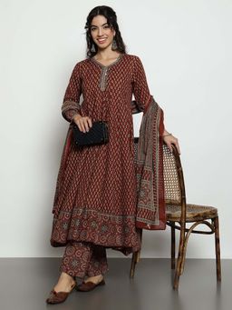 Vbuyz - Maroon Printed V-Neck Anarkali Kurta Pant With Dupatta