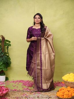 Vastara TheLabel - Purple Self Design Sweetheart Kurta Pant With Dupatta