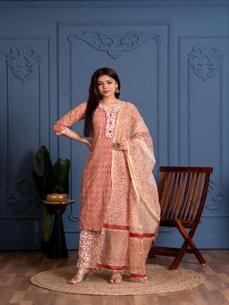Vastara TheLabel - Multi-Color Printed Round Neck Kurta Pant With Dupatta