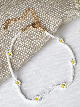 Joker and Witch - Joker & Witch Daisy Bloom White Beaded Necklace