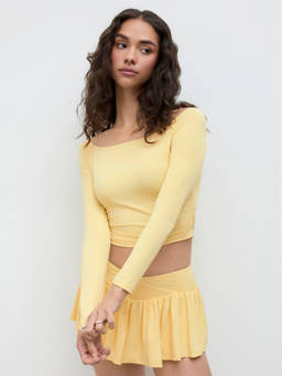 Cider - Cdr Off-Shoulder Ruched Long Sleeve Crop Tee