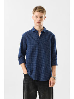 Snitch - Men Navy Blue Checks Casual Shirt