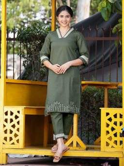 Zuri - Green Equisite Lace Embroidered Slub Kurta With Lace Pant (Set of 2)