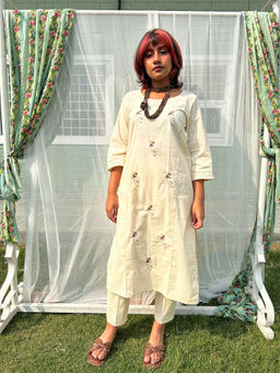 Zuri - Off White Embroidered Cotton Kurta With Pants- Set of 2