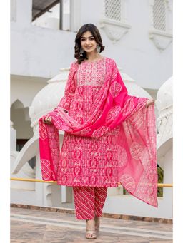 Varanga - Pink Round Neck Printed Kurta with Pant and Dupatta (Set of 3)