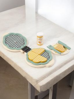 LITTLE GINNIE - Waffle Delight Beige Pretend Toy