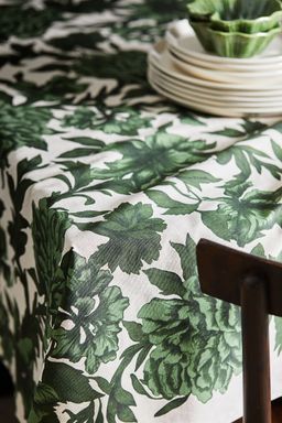 H&M - Green Water-Repellent Tablecloth