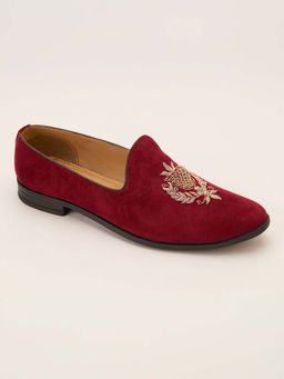 Vastramay - Men Maroon Velvet Zardozi Crest Loafers