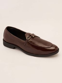 Vastramay - Men Brown Patent Croc-Embossed Buckle Loafers