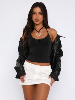 Outzidr - Black Neckline Detail Spaghetti Strap Cami Top