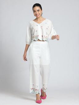 SHAYE - White Embroidered Casual Women Co-Ord