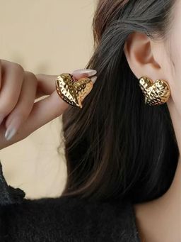 Putstyle - Heart Stud Earrings - Gold