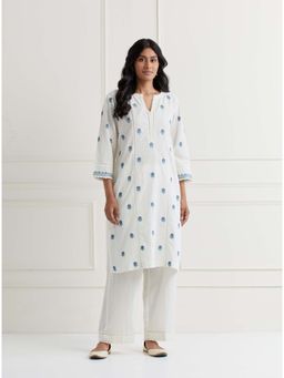 NEMAANI - Off White Embroidered Kurta with Pant (Set of 2)