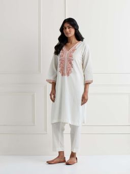 NEMAANI - Off White Thread Embroidered Cotton Kurta with Pant (Set of 2)