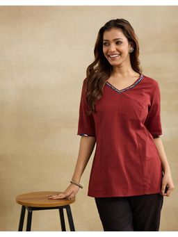 Fabindia - Maroon Cotton V-Neck Short Kurta