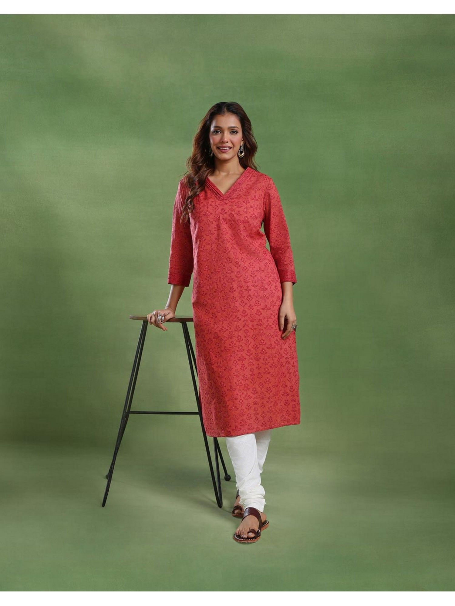 Pink Cotton Floral Printed V-Neck Long Kurta-image-23