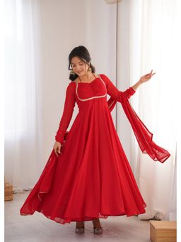 JATRIQQ - Women Red Georgette Embellished Gown with Dupatta