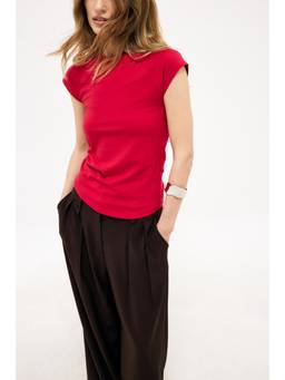NA-KD - Baby Tee Rounded Hem T-shirt - Red