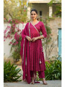 Magenta color option, Sold out, Currently selected