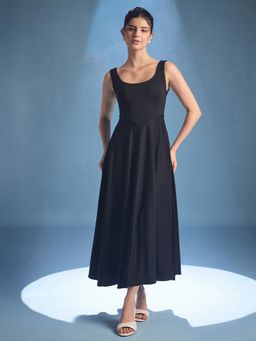 Uptownie - Scoop Neck Solid Midi Black Dress