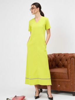 Uptownie - V-Neck Solid Midi Green Dress