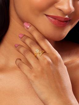 Mia by Tanishq - Twisted Radiant Gold Ring (1.64 Cm)