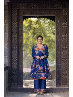 EESHA GUPTA - Geetika Sobti In Orange Chinnon Kurta Set