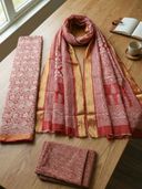Red color option, Sold out, Currently selected
