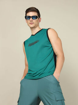 Technosport - Men Green Colorblock Slim Fit V Neck Sports Tank Top with Techno cool+
