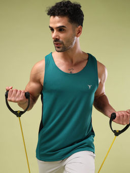 Technosport - Men Green Solid Slim Fit Round Neck Sports Tank Top with Techno cool+