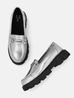 Zori World - Moment Silver Loafers