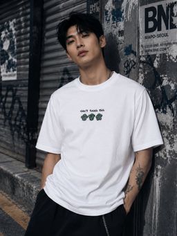 Bene Kleed - Men White Embroidered Regular Fit Cotton T-Shirt
