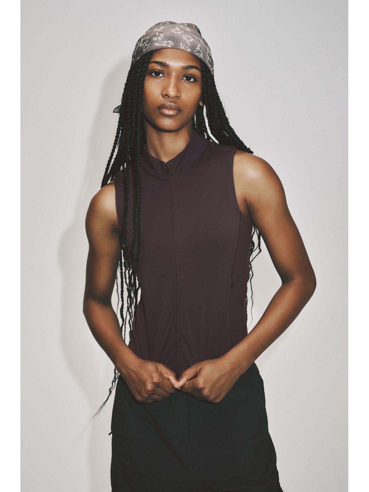 h&m Women Brown Slim Fit Running Gilet With Sculptmove-picture-36