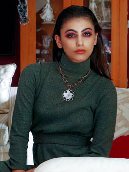 Odette - Gorgeous Floral Pendant Gold Necklace