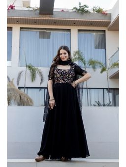 Gahan - Women Black Embroidered Anarkali Kurta and Pant with Dupatta
