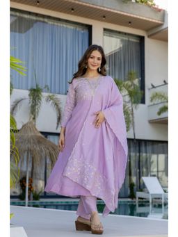 Gahan - Women Lavender Embroidered Straight Kurta and Pant with Dupatta
