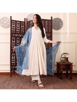 Gahan - Women White Anarkali Kurta and Pant with Dupatta