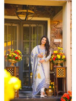 Gahan - Women Off-White Printed Kurta and Pant with Dupatta