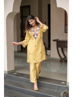 Gahan - Women Floral Embroidered Kurta and Pant - Yellow