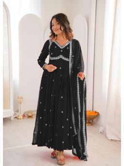 Gahan - Women Embroidered Anarkali Kurta and Pant with Dupatta - Black