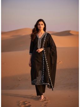 Gahan - Womens Embroidered V neck Kurta and Pant with Dupatta - Black