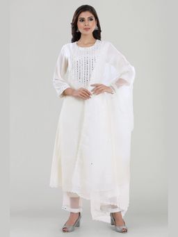 Asaga - Women Off White Jhanjhar Kurta with Pant and Dupatta