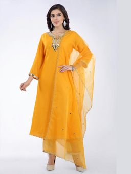 Asaga - Women Orange Kanak Kurta with Pant and Dupatta