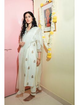 Asaga - Women Ivory Mogra Kurta with Pant and Dupatta