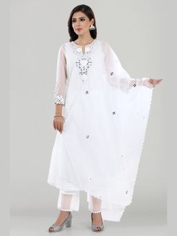 Asaga - Women White Saba Kurta with Pant and Dupatta