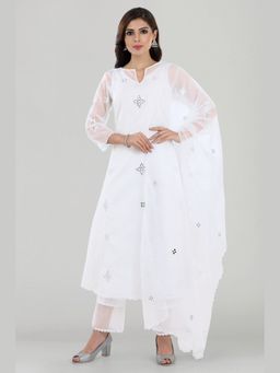 Asaga - Women White Ravhiya Kurta with Pant and Dupatta